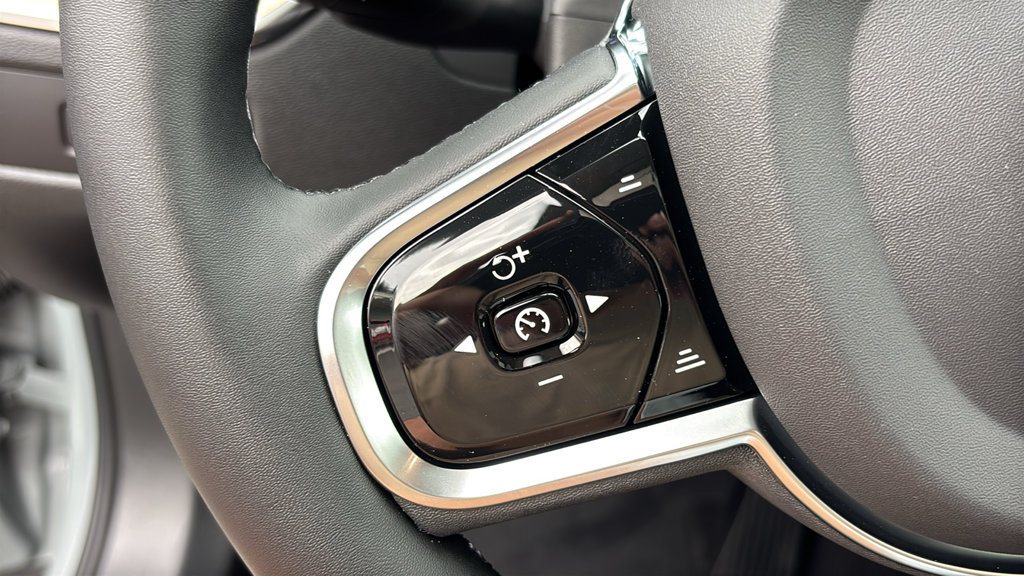 New 2027 Volvo XC60 B5 Plus AWD/4WD image 17