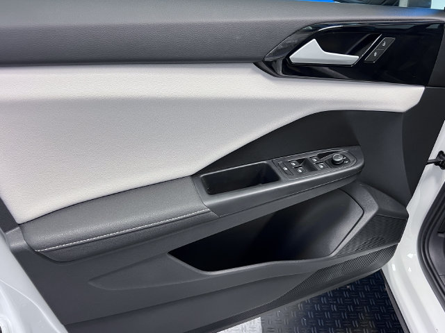 Certified 2025 Volkswagen Taos S FWD image 7
