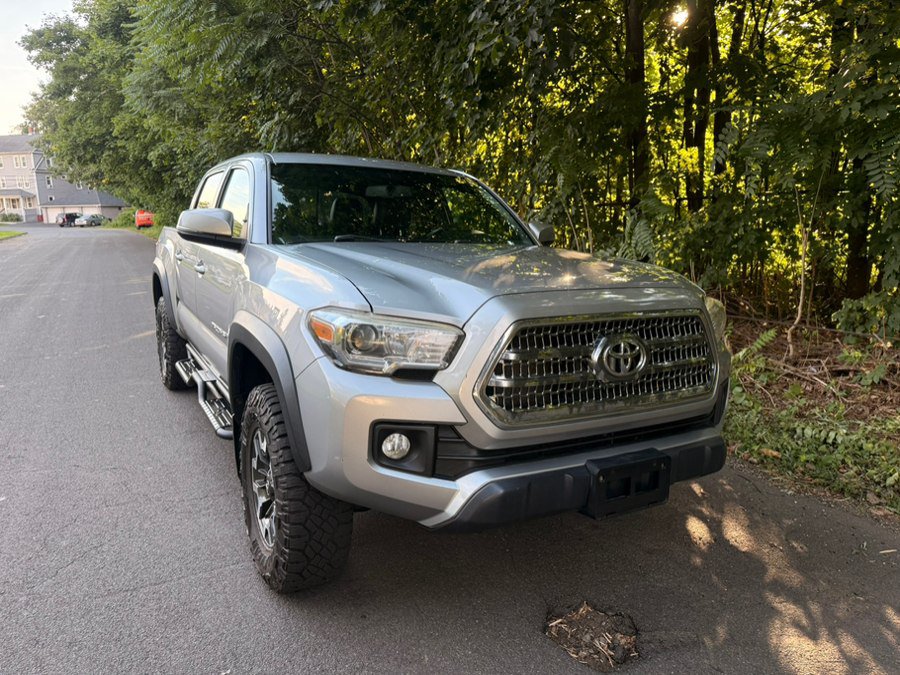 Used 2017 Toyota Tacoma TRD Off-Road w/ Tow Package AWD/4WD image 15