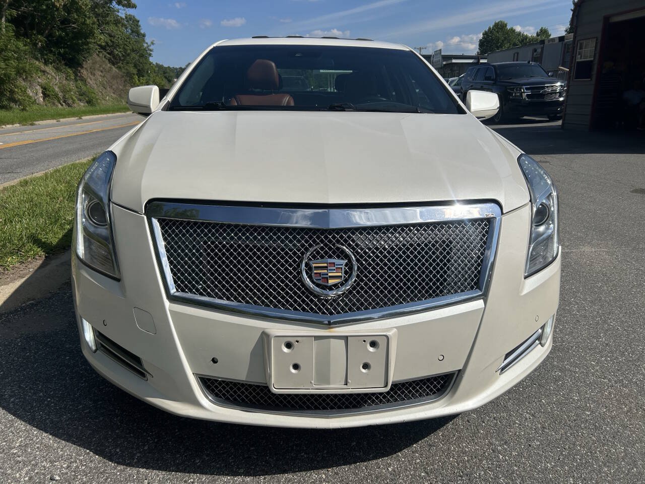 Used 2015 Cadillac XTS Luxury w/ Driver Awareness Package AWD/4WD image 5