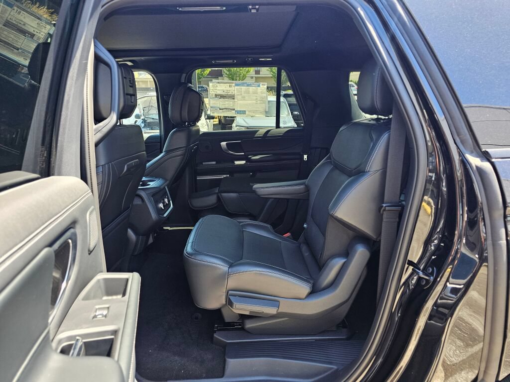 New 2026 Ford Expedition Max Platinum w/ Stealth Performance Package AWD/4WD image 12