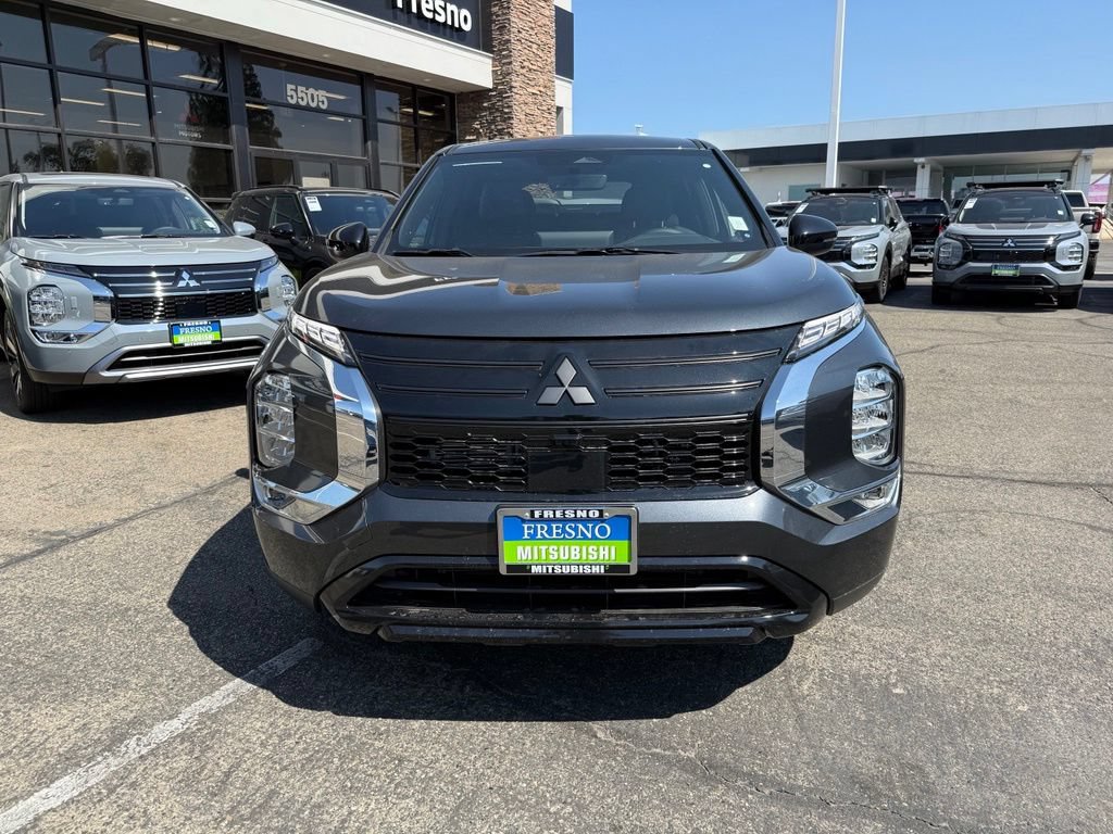New 2026 Mitsubishi Outlander LE FWD image 3