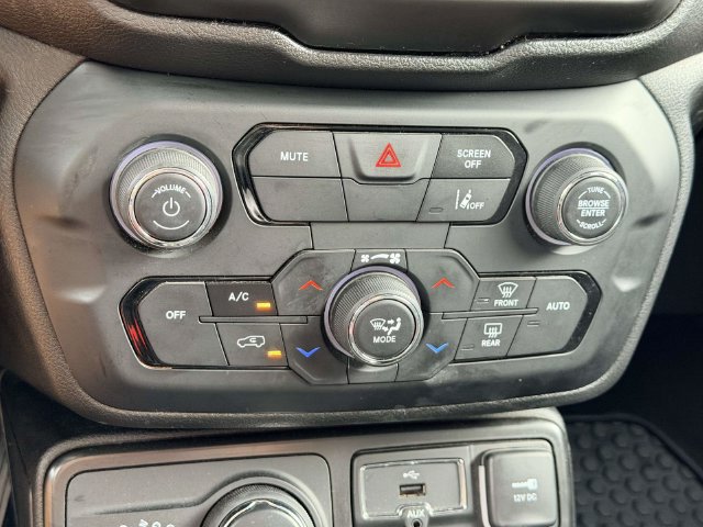 Used 2022 Jeep Renegade Latitude w/ Convenience Group AWD/4WD image 21