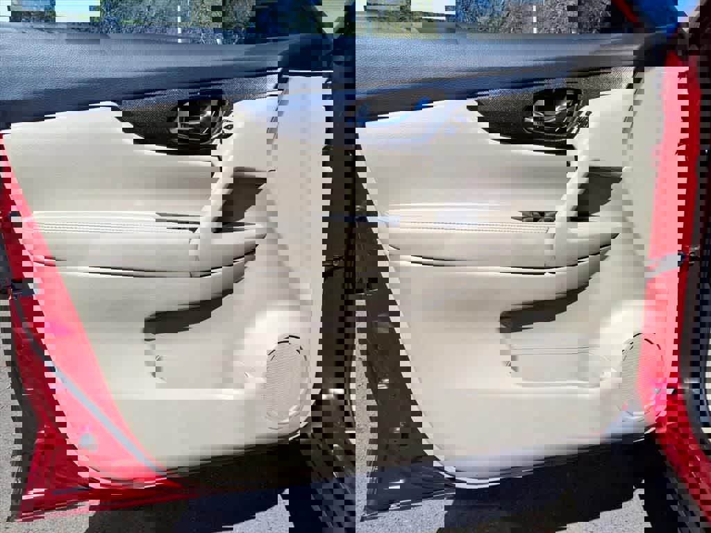 Used 2014 Nissan Rogue SL image 12