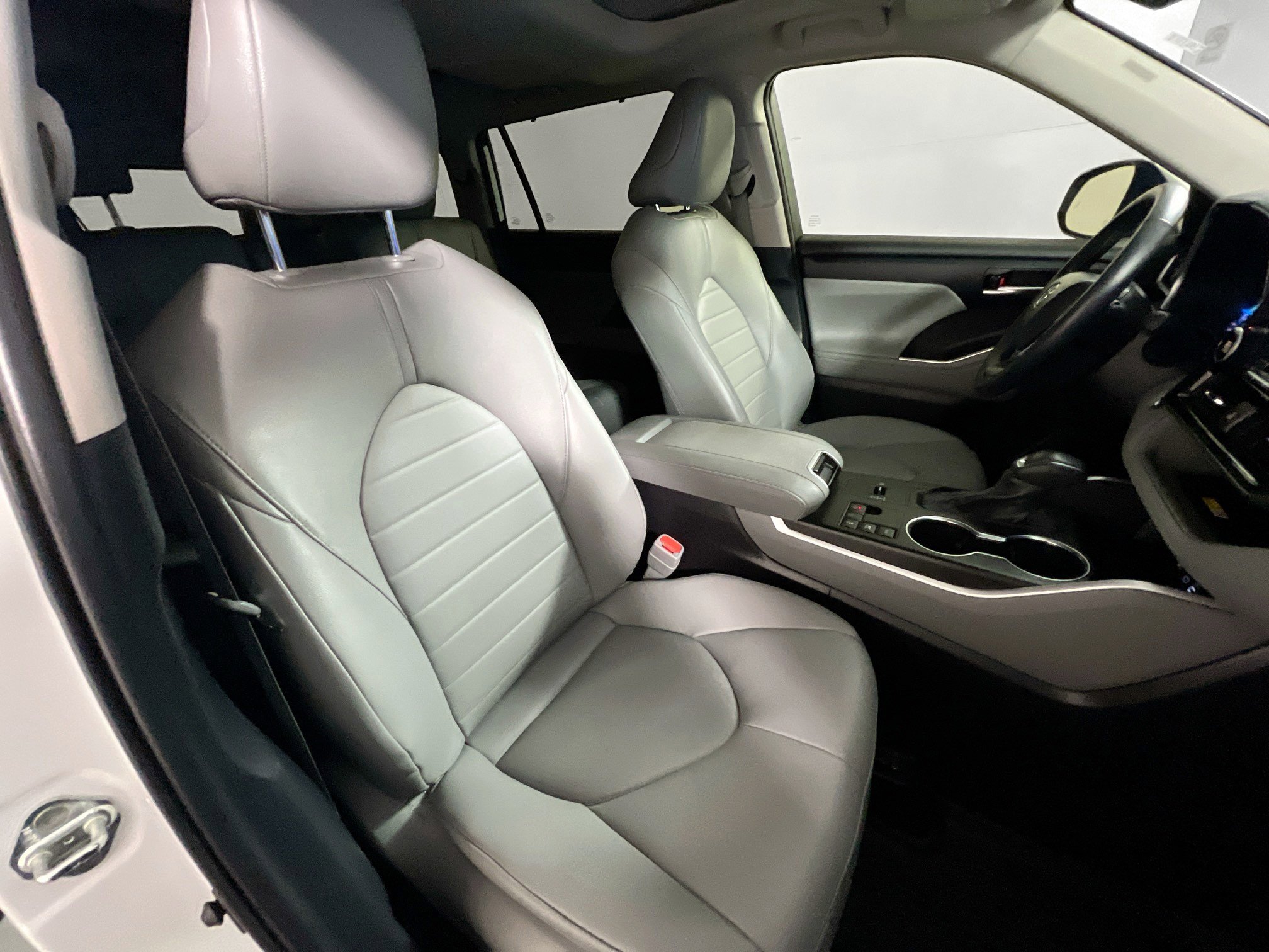 Used 2024 Toyota Highlander XLE image 31