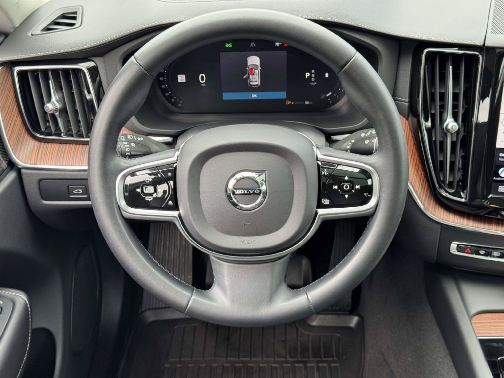 Used 2023 Volvo XC60 B6 Ultimate w/ Climate Package AWD/4WD image 12