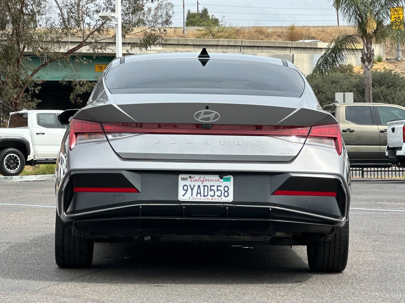 Used 2025 Hyundai Elantra Limited FWD image 4