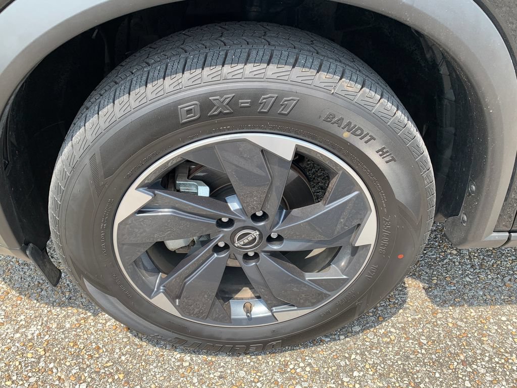 Used 2025 Nissan Rogue SV AWD/4WD image 9