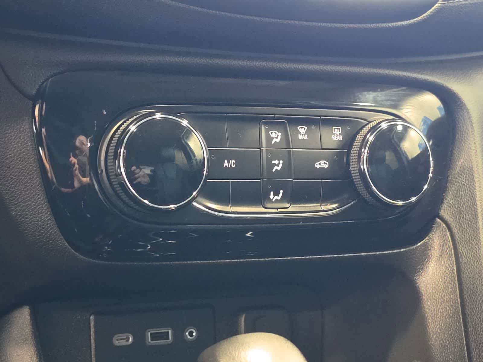 Used 2023 Buick Encore GX Preferred FWD image 22