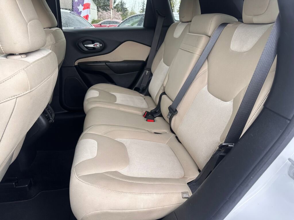 Used 2015 Jeep Cherokee Sport image 11
