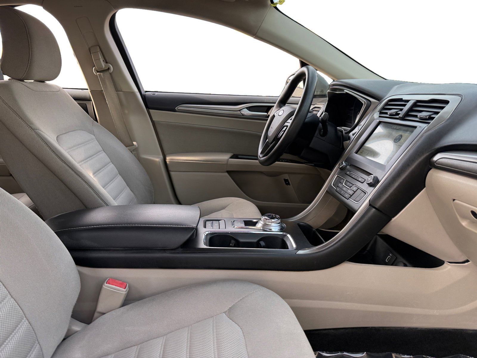 Used 2017 Ford Fusion SE image 14