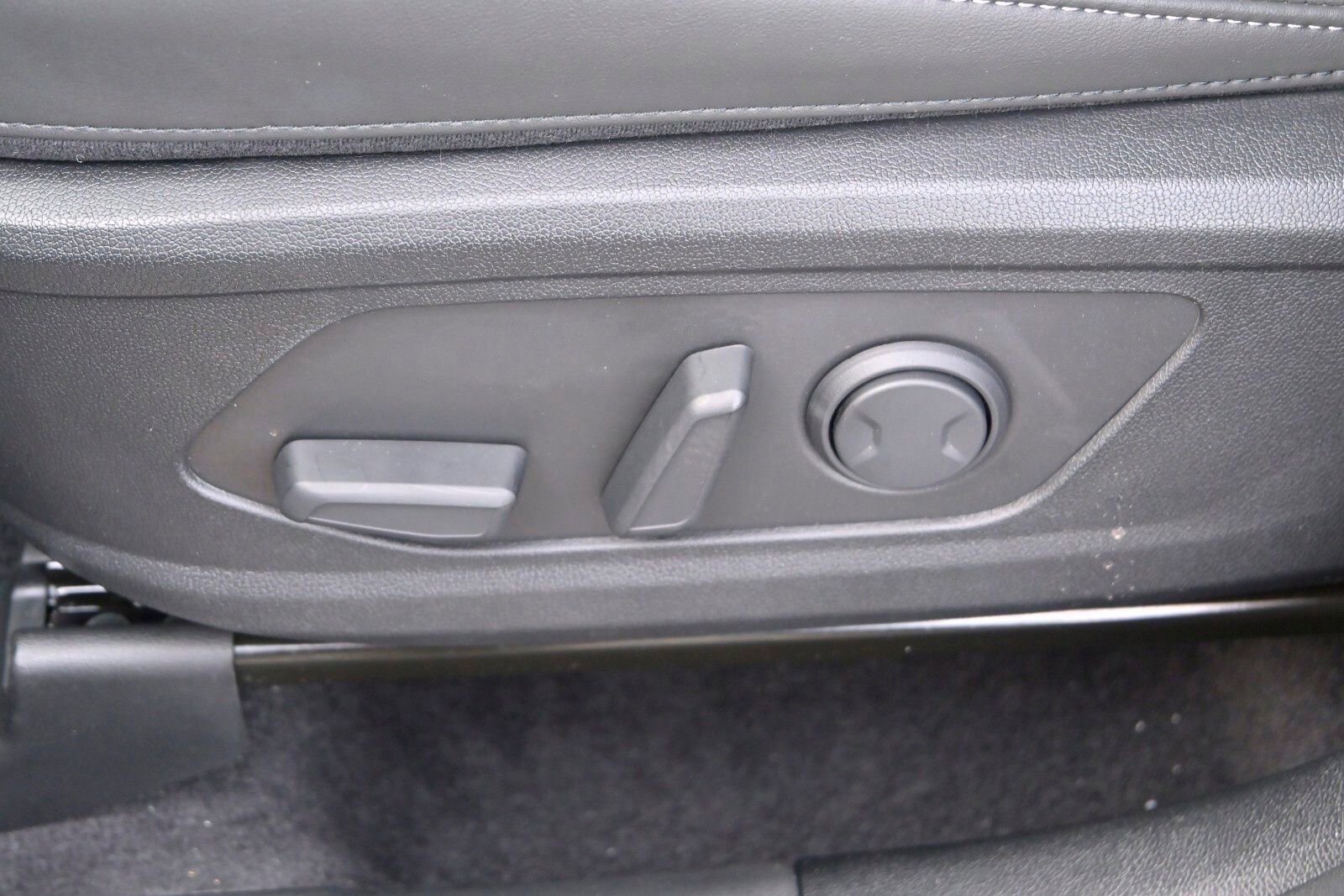 Used 2025 Kia Sorento S w/ Panoramic Sunroof Package image 19