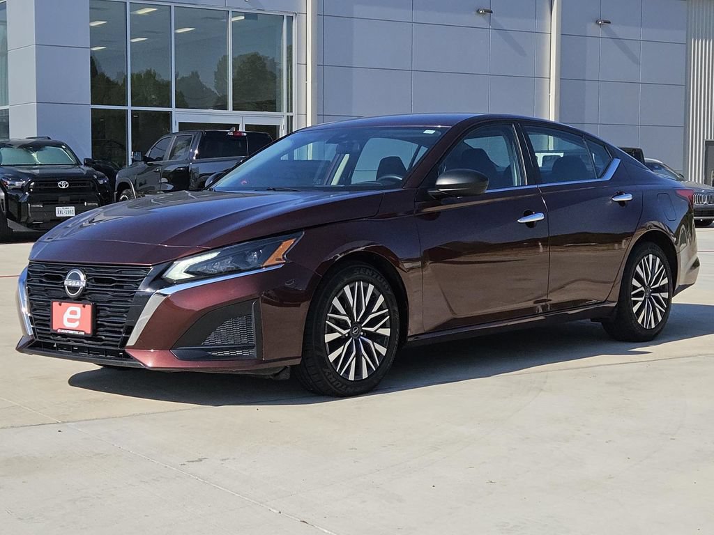 Used 2025 Nissan Altima 2.5 SV FWD image 3