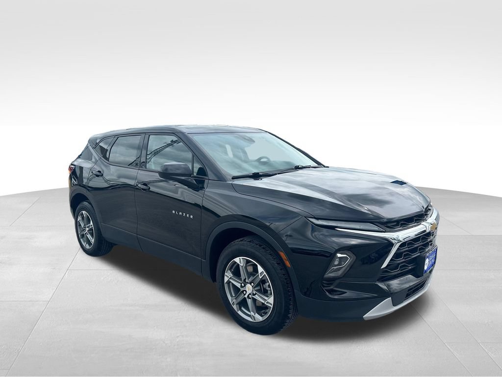 Used 2023 Chevrolet Blazer LT w/ Driver Confidence Package AWD/4WD image 4