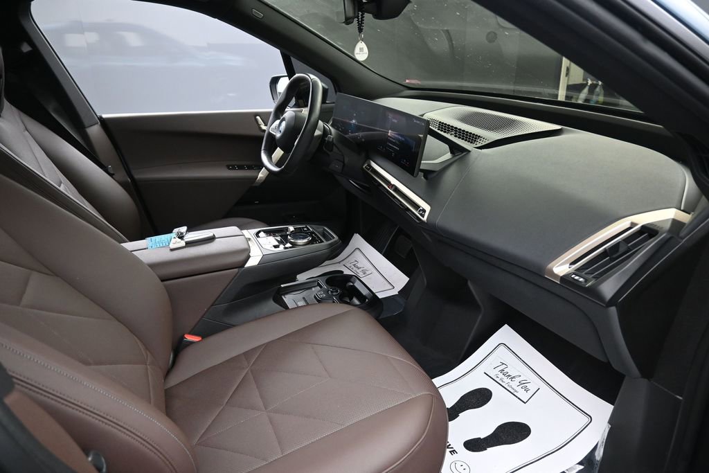 Used 2023 BMW iX xDrive50 w/ Sport Package AWD/4WD image 37