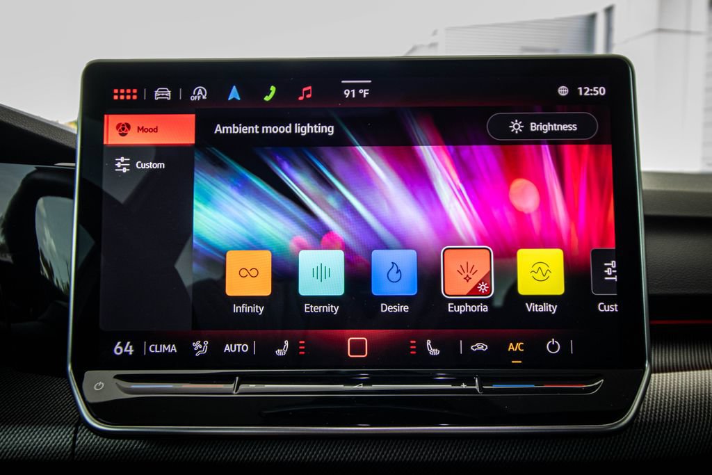 Used 2025 Volkswagen GTI SE FWD image 44