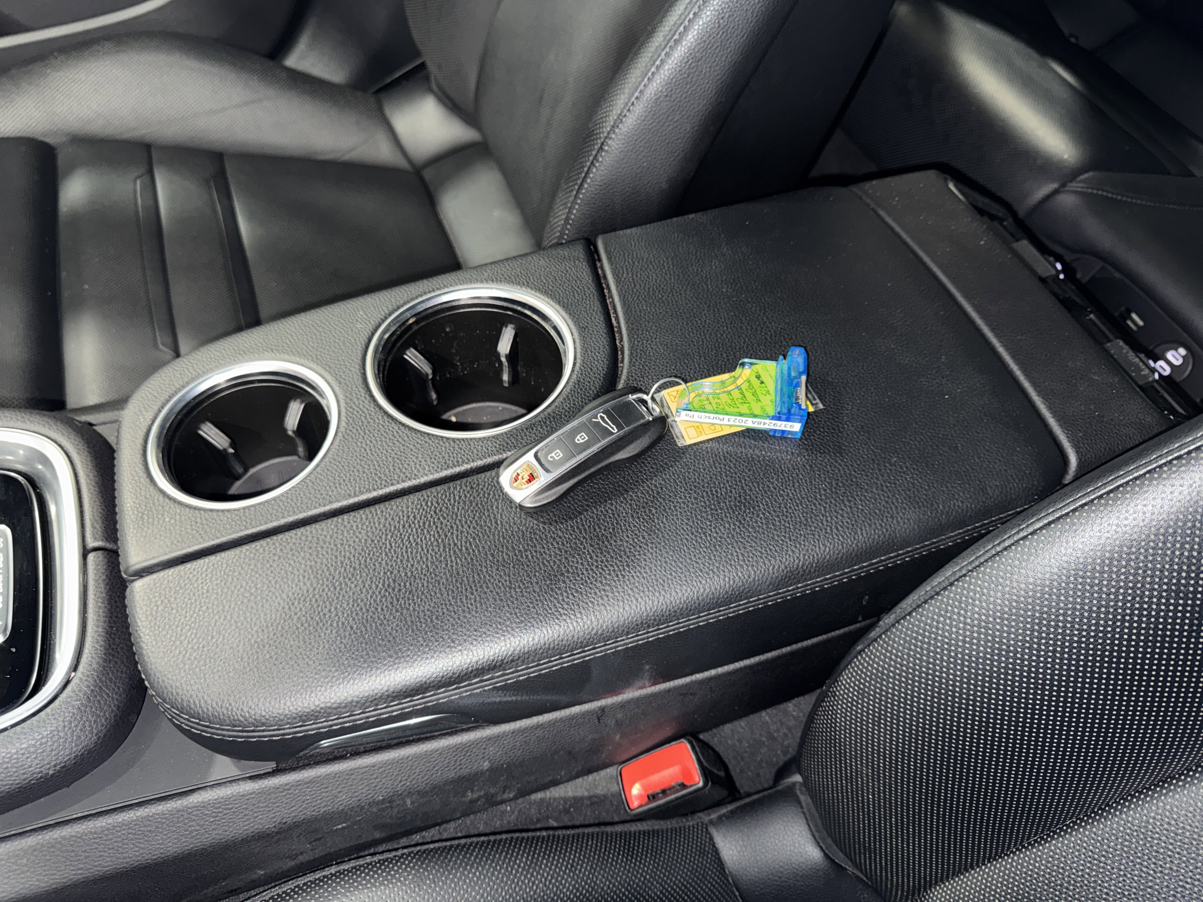 Used 2023 Porsche Panamera image 30