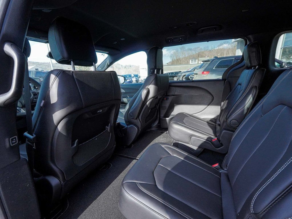 New 2026 Chrysler Pacifica Select FWD image 33