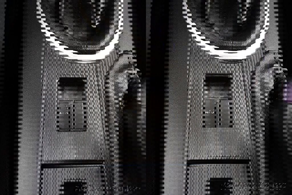 Used 2006 MAZDA MX-5 Miata Sport w/ Suspension Pkg RWD image 23