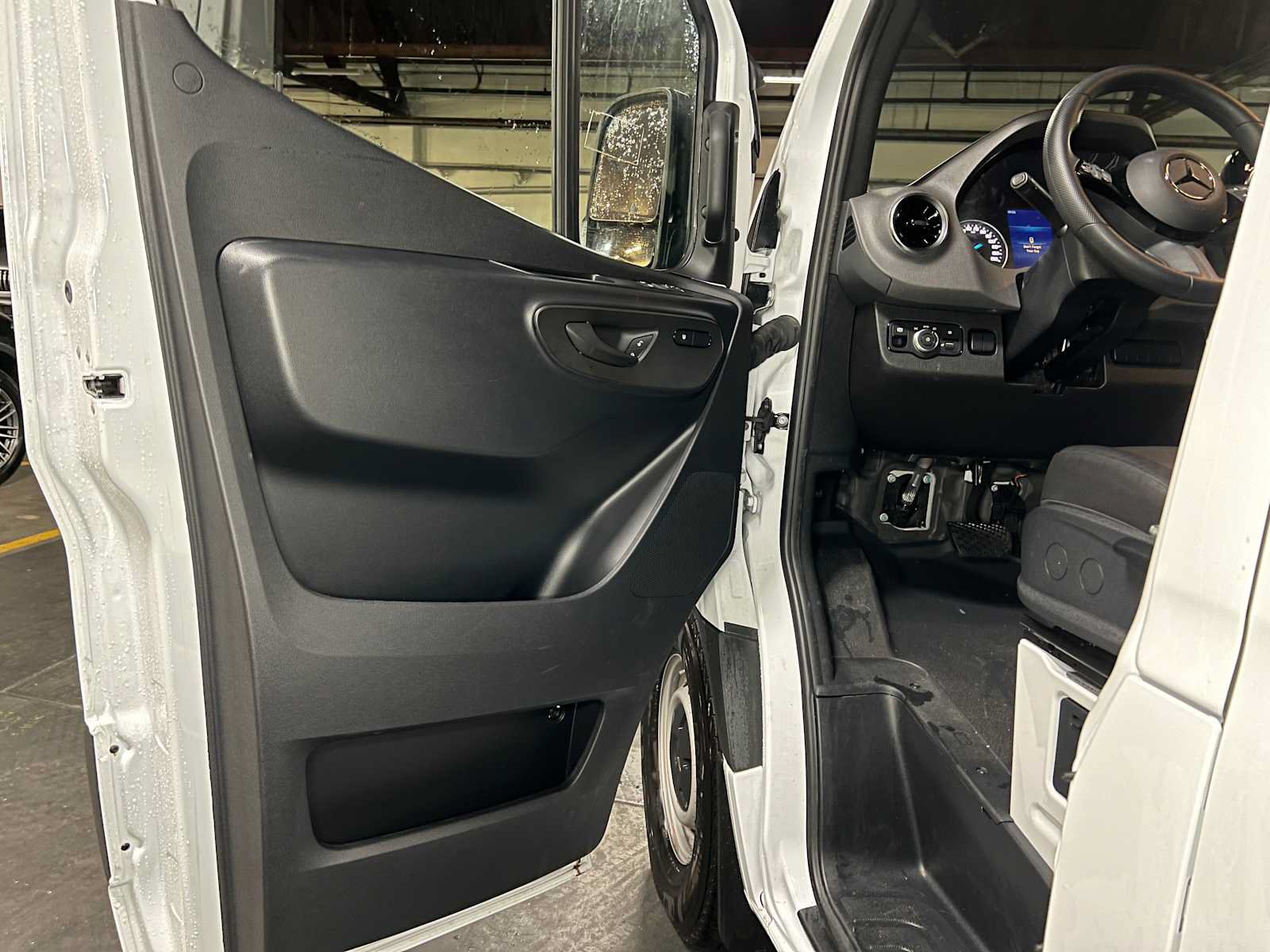 New 2025 Mercedes-Benz eSprinter 144 Cargo image 20