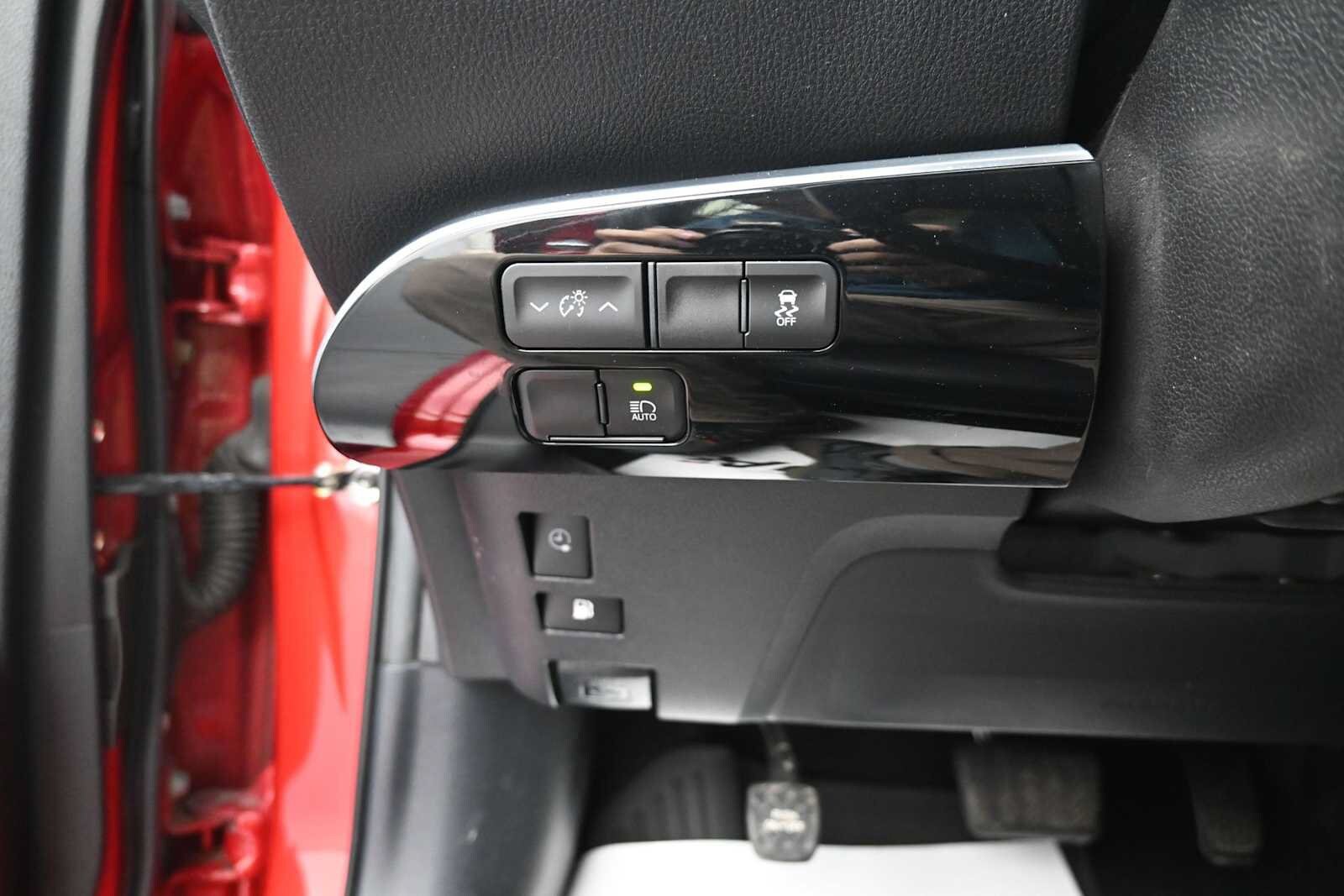 Used 2021 Toyota Prius Prime XLE FWD image 8