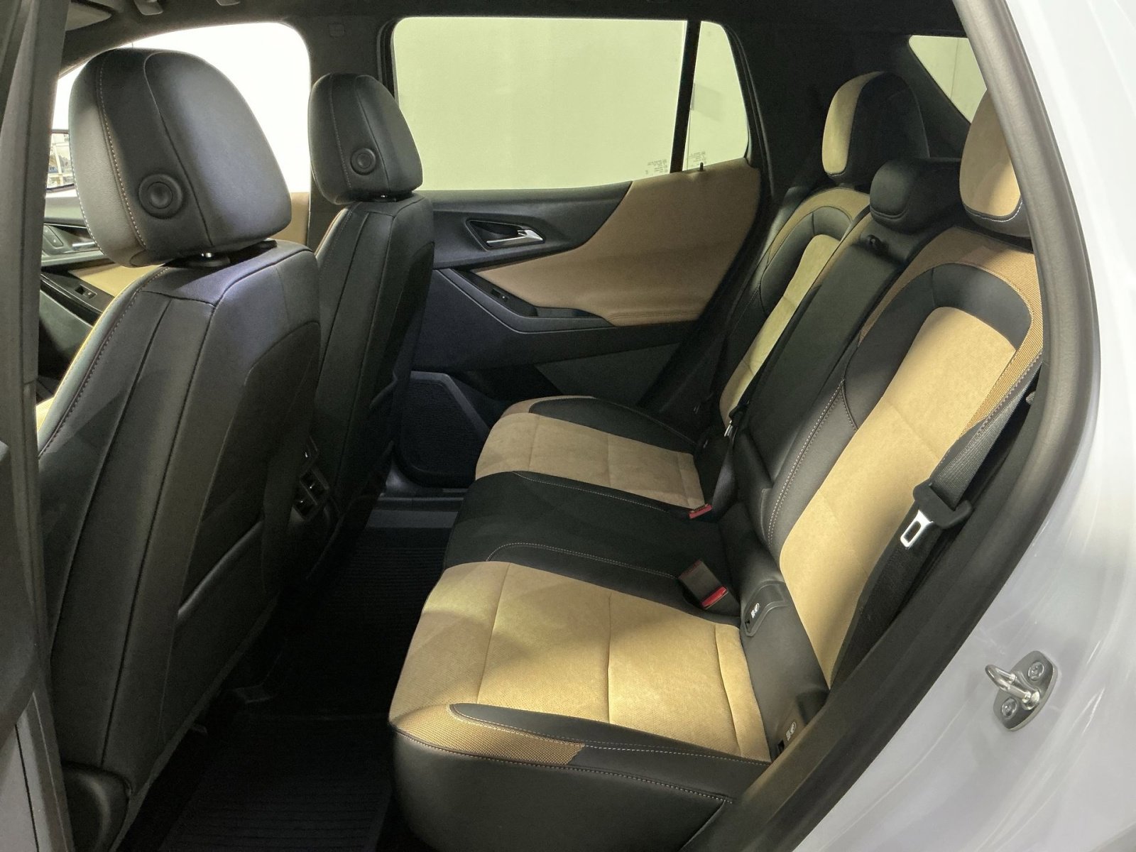 New 2026 Chevrolet Equinox ACTIV w/ Convenience Package III AWD/4WD image 24