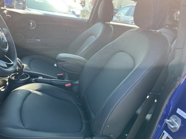 Used 2021 MINI Cooper 2-Door Hardtop image 10