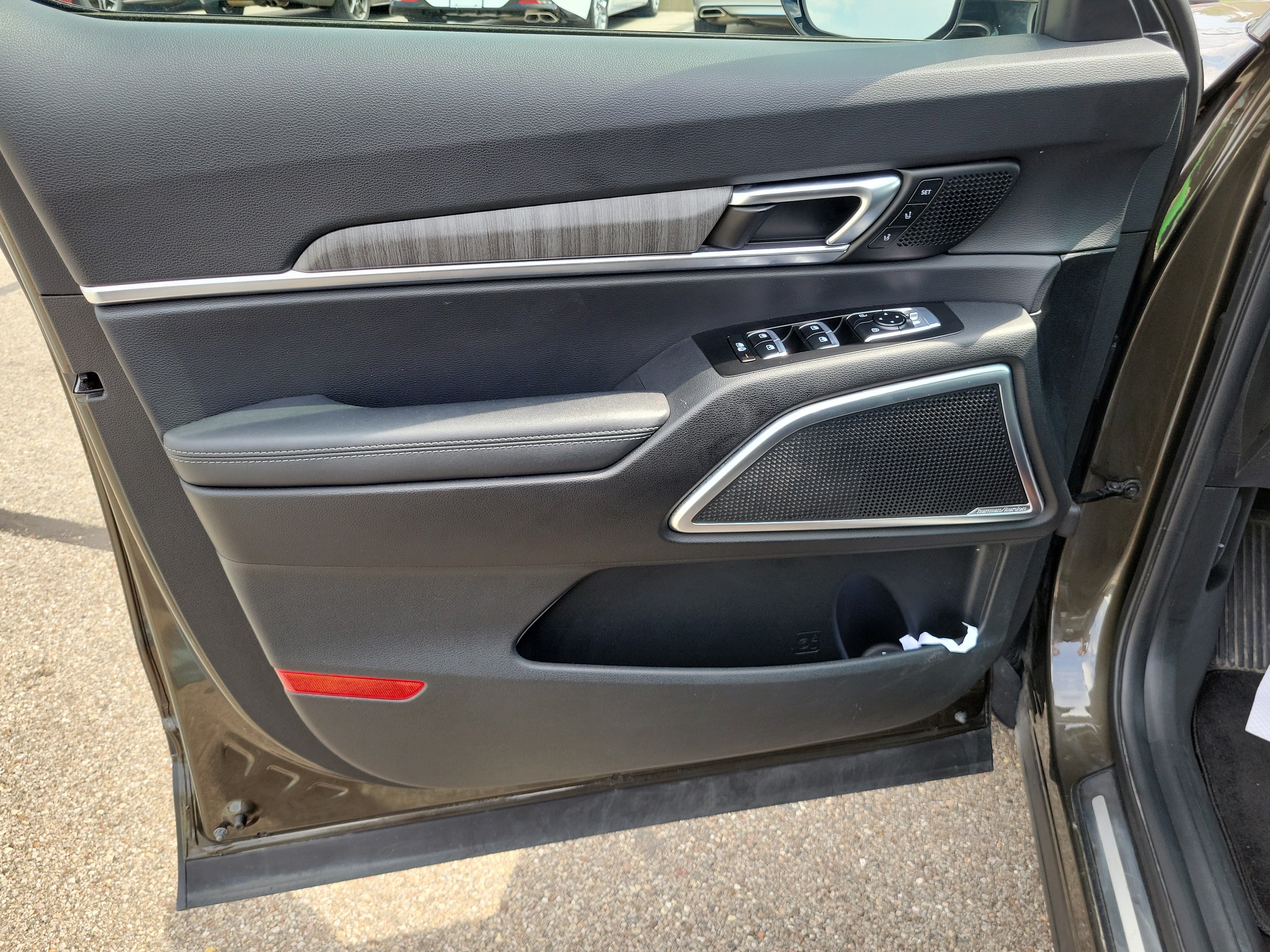 Used 2023 Kia Telluride AWD image 19