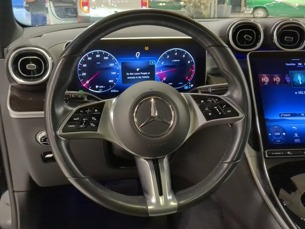Used 2023 Mercedes-Benz GLC 300 4MATIC image 2