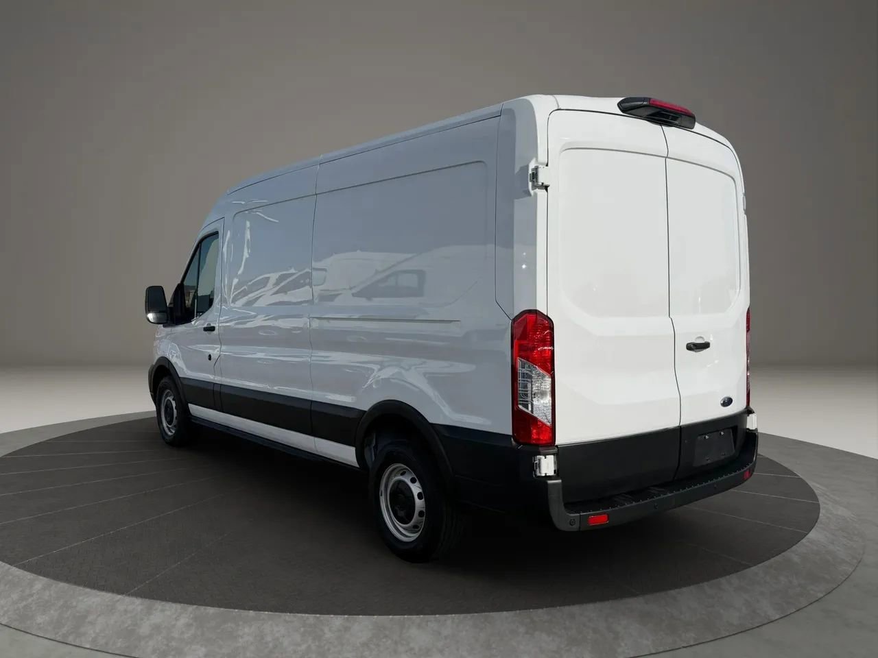 Used 2022 Ford Transit 250 Medium Roof RWD image 4