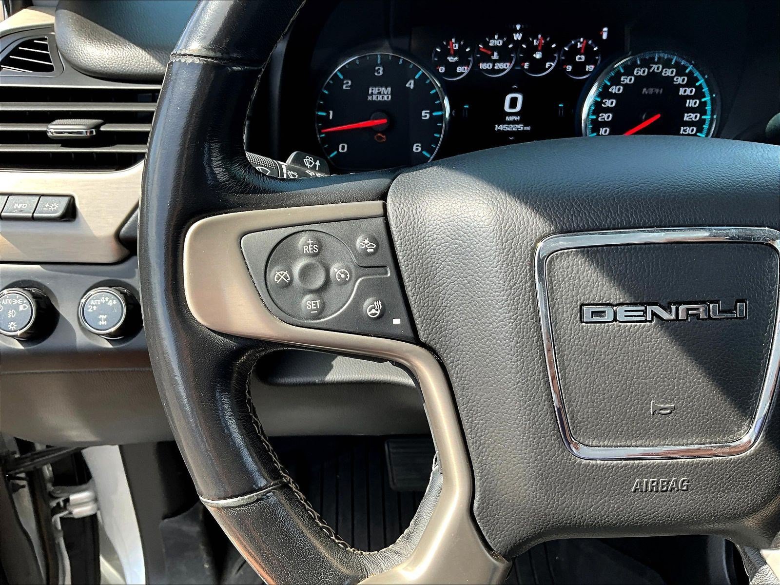 Used 2018 GMC Yukon XL Denali w/ Denali Ultimate Package AWD/4WD image 11