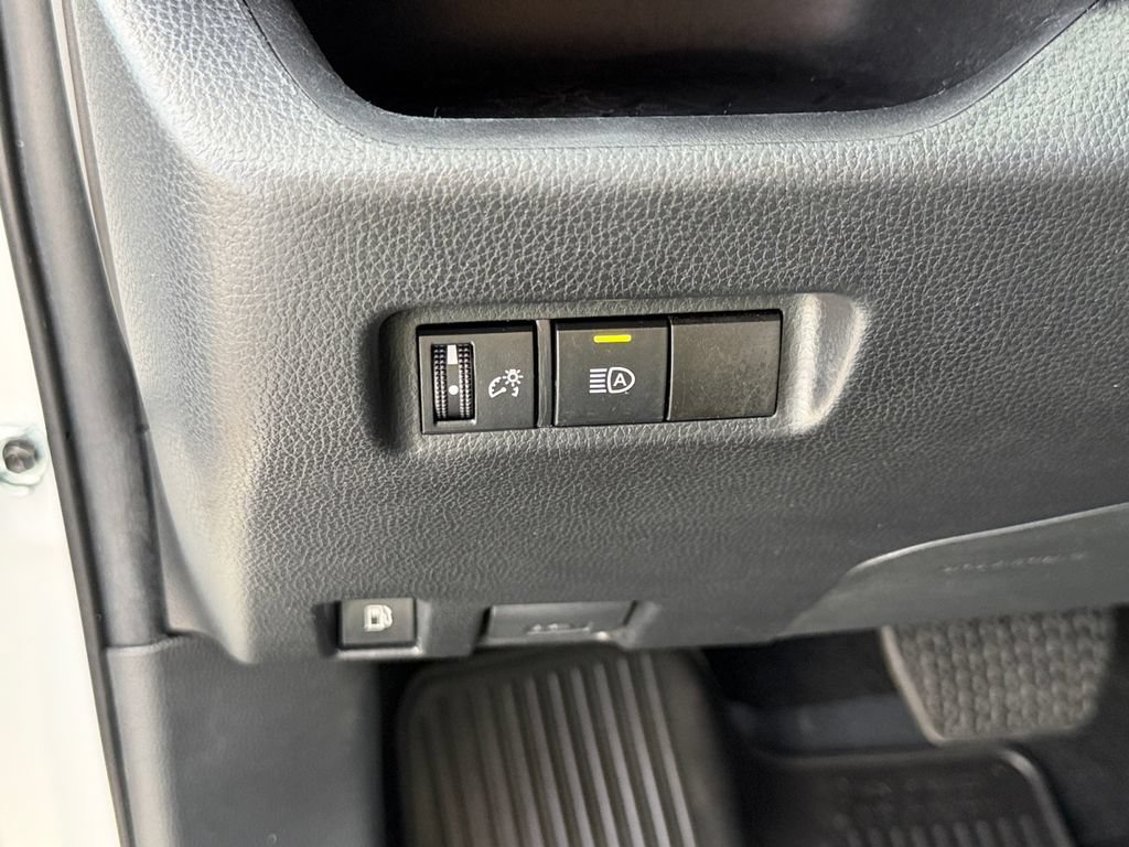 Used 2024 Toyota RAV4 XLE AWD/4WD image 31