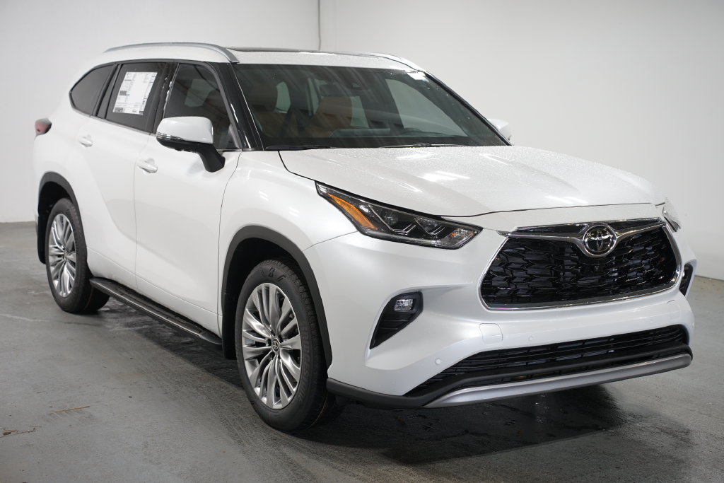 New 2026 Toyota Highlander Platinum AWD/4WD image 3