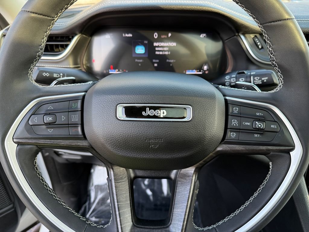 Used 2023 Jeep Grand Cherokee Limited w/ Luxury Tech Group II image 23
