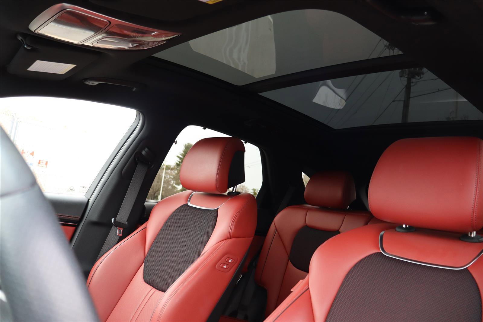 Used 2023 Genesis GV70 2.5T w/ Sport Prestige Package image 25