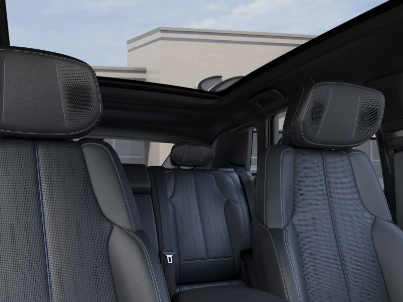 New 2026 Cadillac Lyriq V image 24