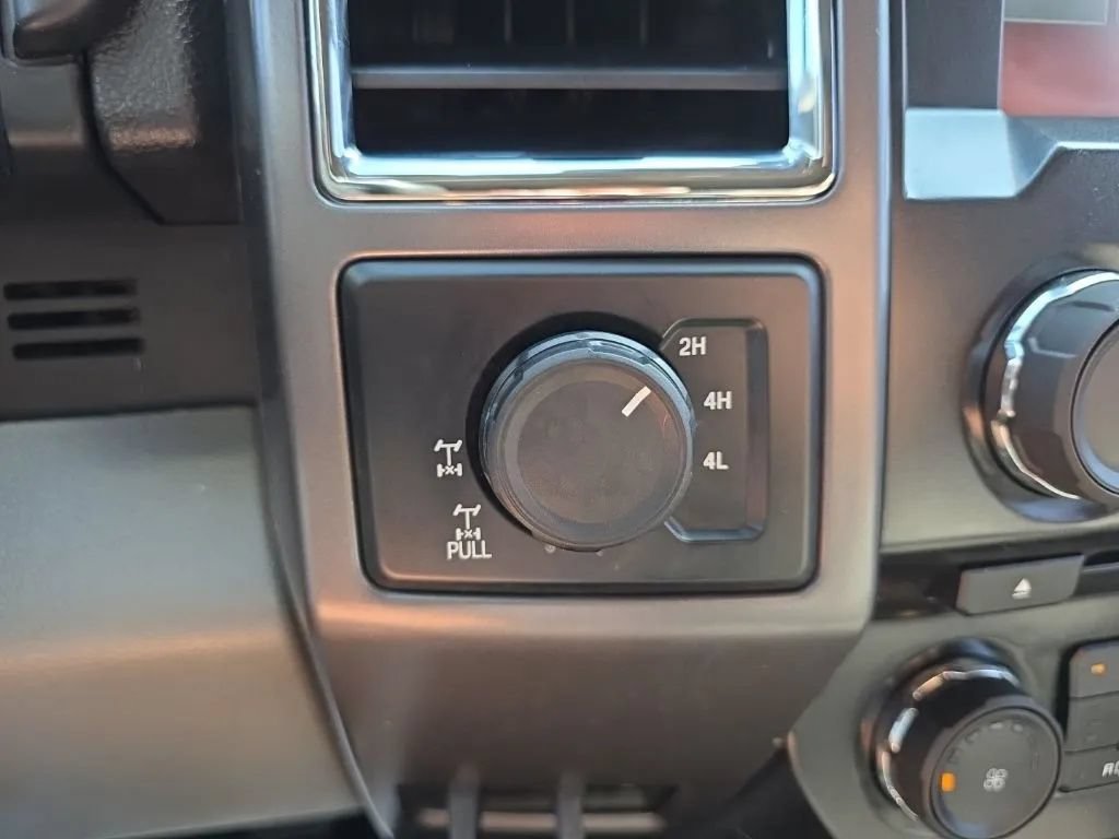 Used 2015 Ford F150 XLT w/ Equipment Group 302A Luxury AWD/4WD image 26