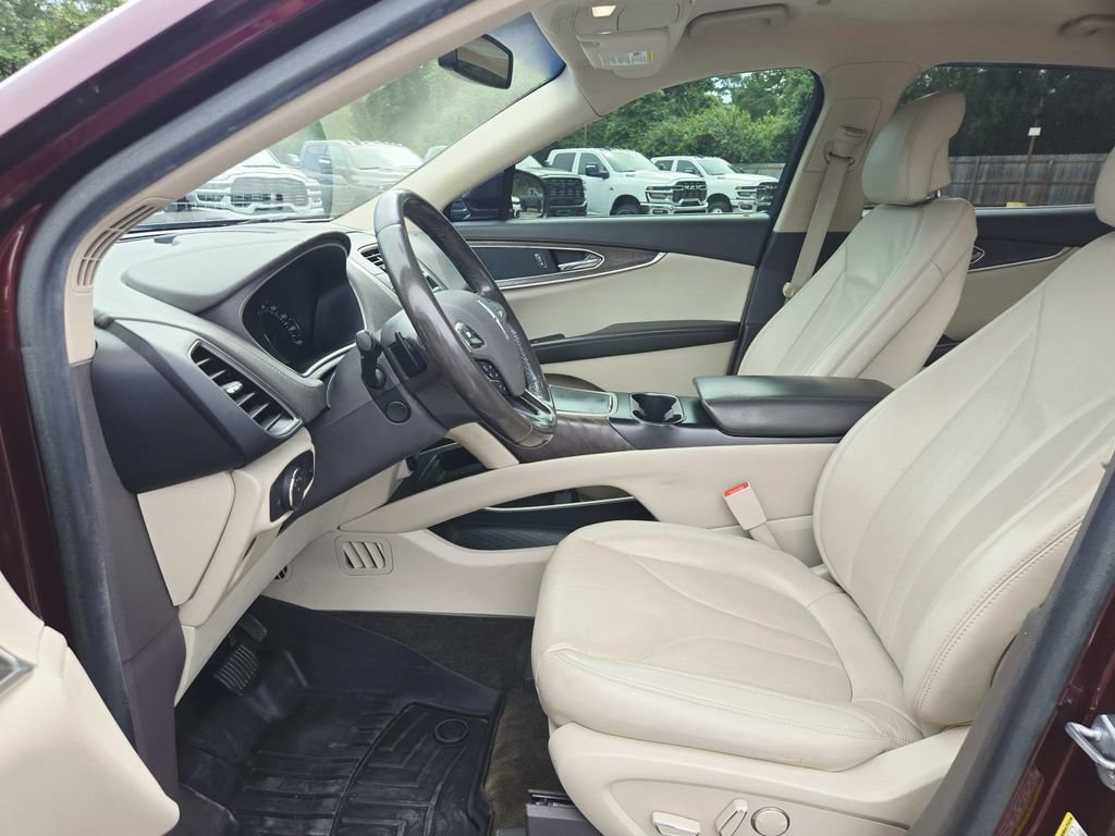 Used 2017 Lincoln MKX Select w/ Select Plus Package FWD image 11
