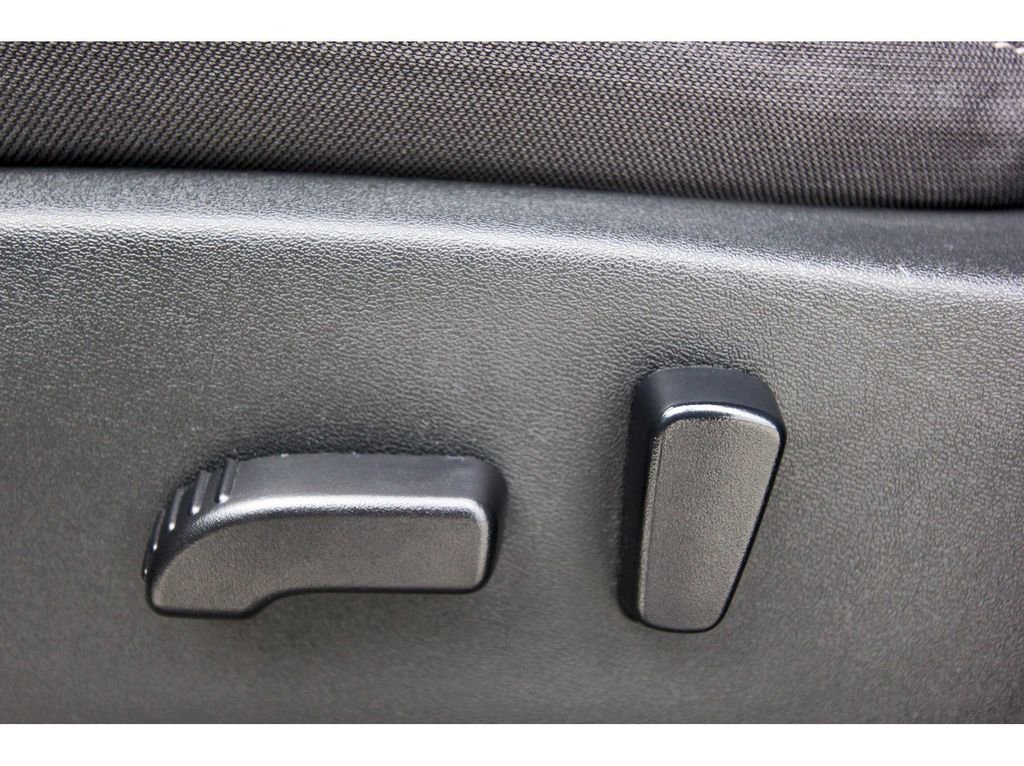 Used 2022 Nissan Frontier SV image 25