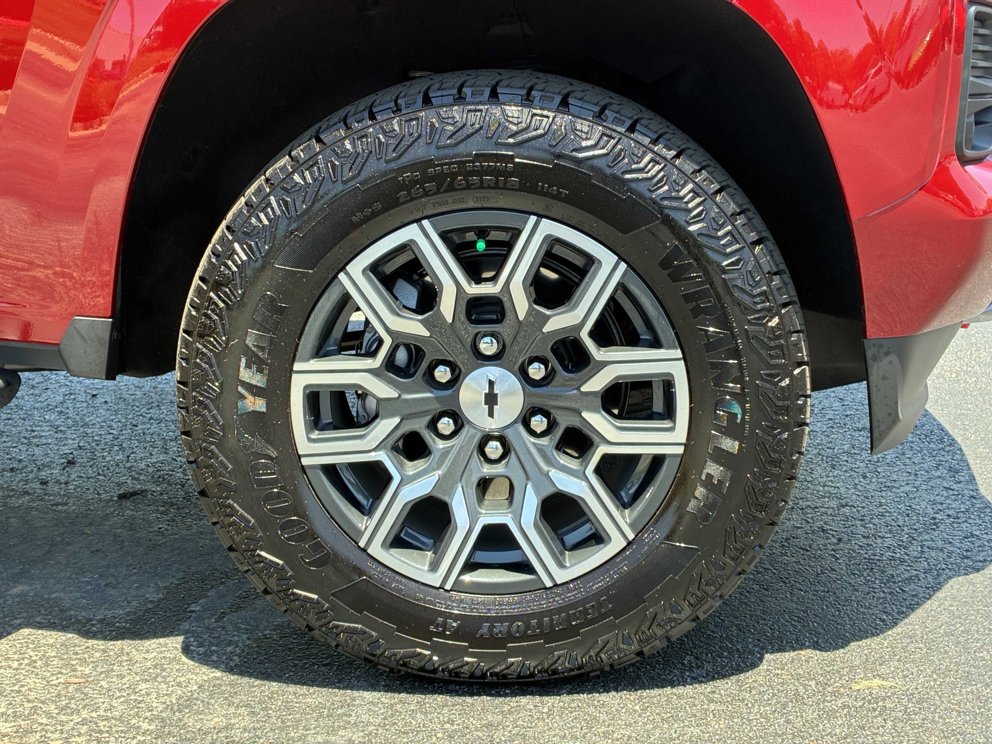 Used 2026 Chevrolet Colorado Z71 w/ Technology Package AWD/4WD image 6