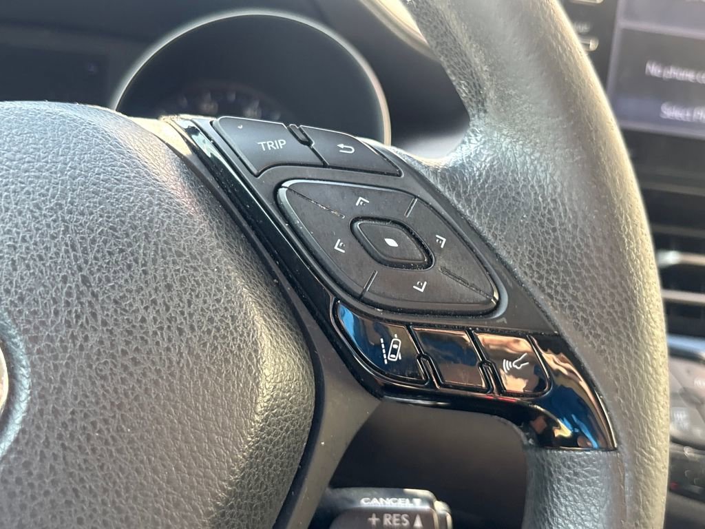 Used 2020 Toyota C-HR LE image 18