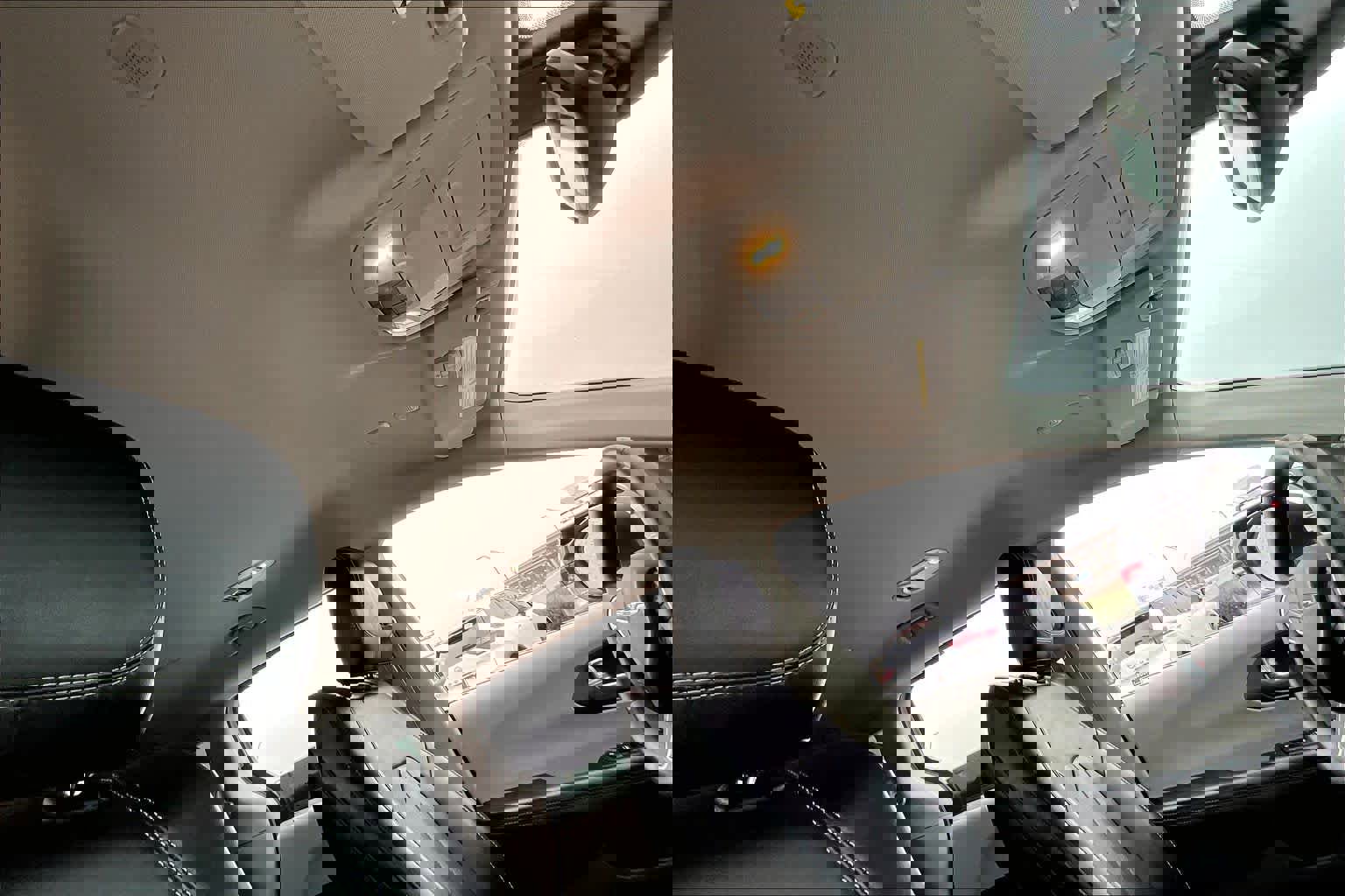 Used 2021 Chrysler Voyager Lxi image 13