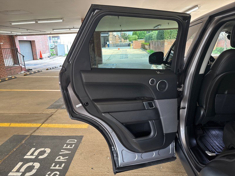 Used 2020 Land Rover Range Rover Sport SE AWD/4WD image 13
