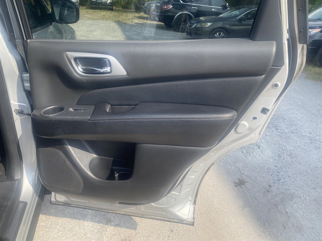 Used 2013 Nissan Pathfinder SL FWD image 11