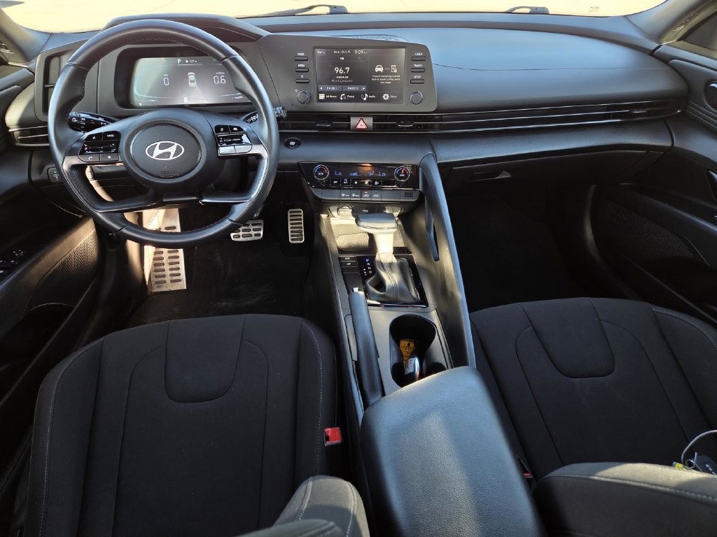 Used 2025 Hyundai Elantra Sport FWD image 25