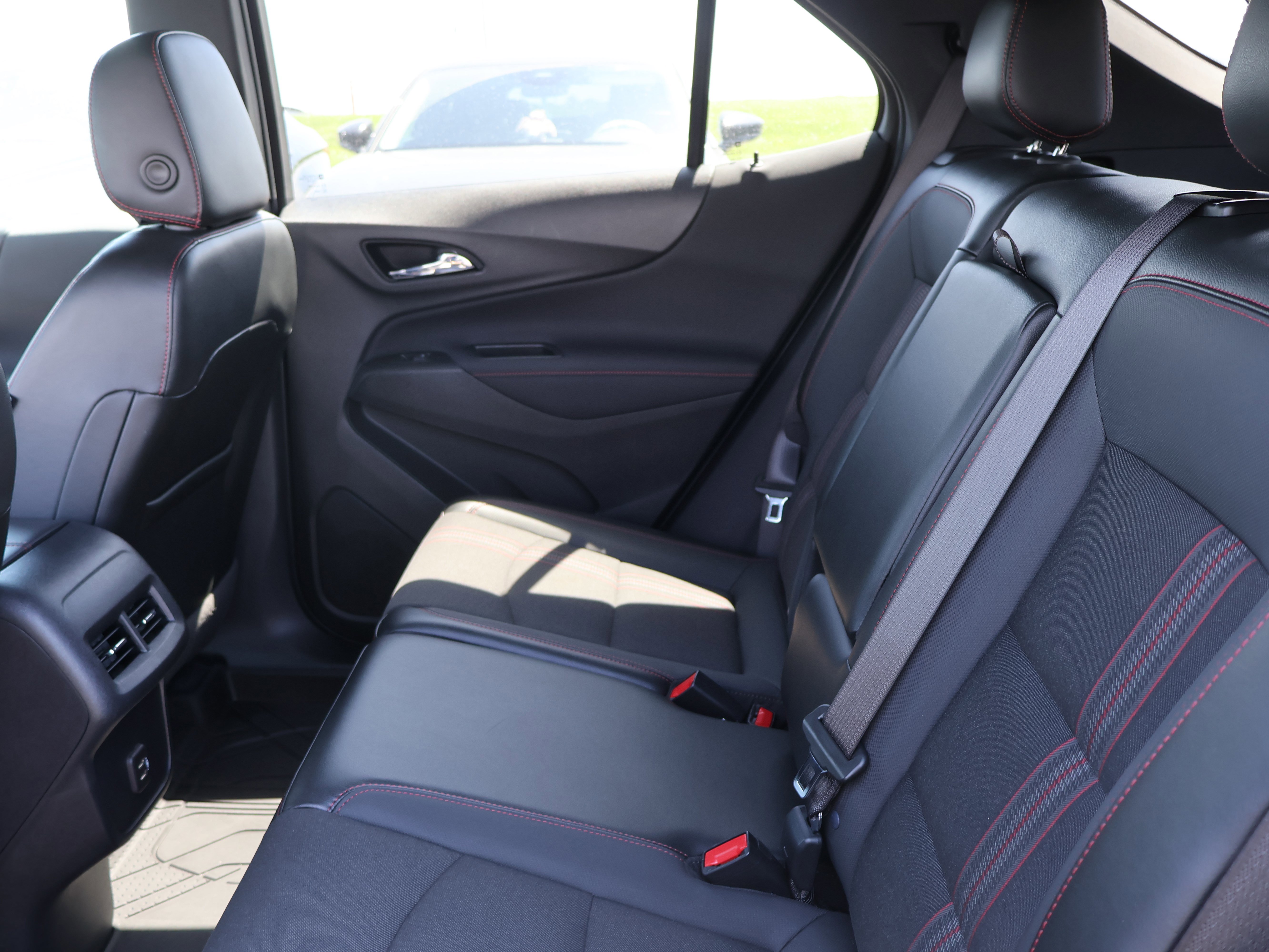 Used 2023 Chevrolet Equinox RS w/ LPO, Floor Liner Package AWD/4WD image 17