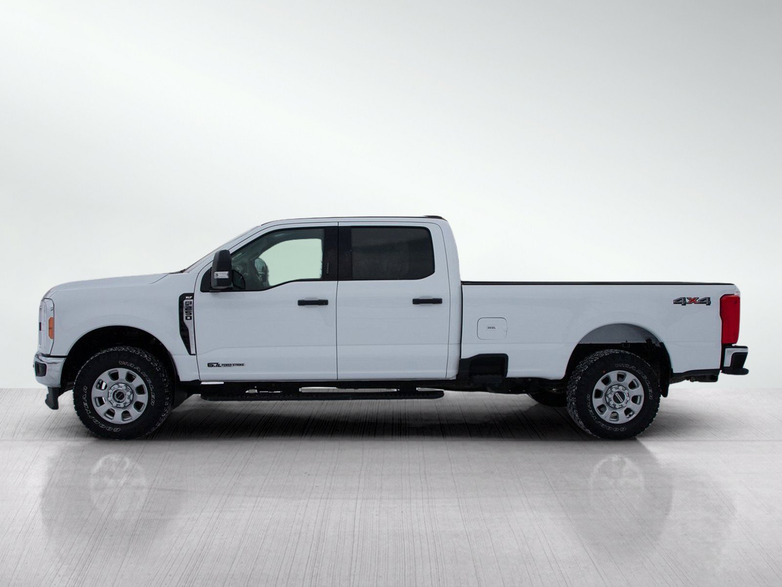Used 2023 Ford F250 XLT AWD/4WD image 3