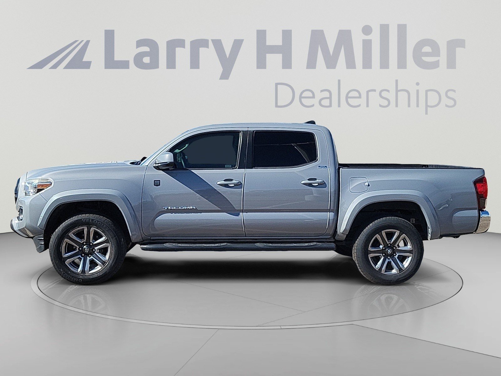 Used 2019 Toyota Tacoma SR5 RWD image 29