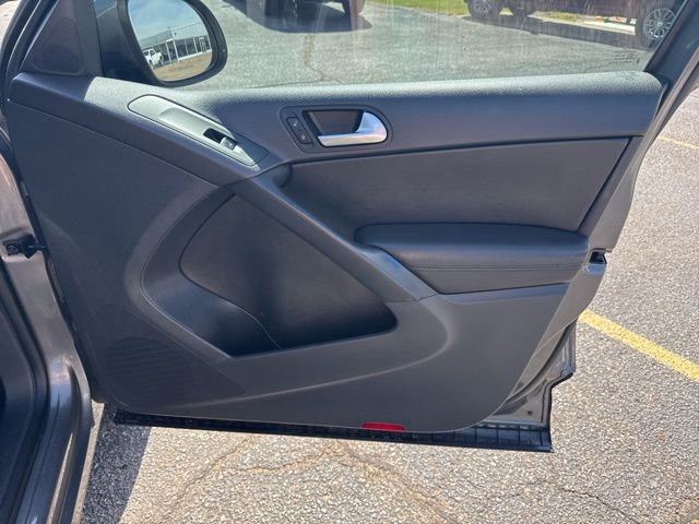 Used 2012 Volkswagen Tiguan S image 16