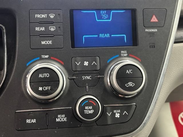 Used 2015 Toyota Sienna XLE w/ XLE Navigation Package FWD image 32